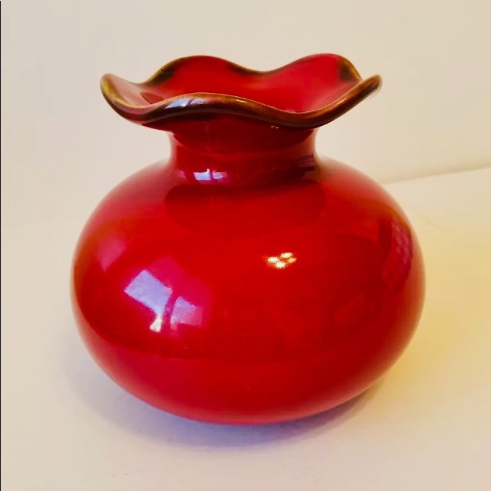 SLAH/WH Cinnabar Vase 6” H Substantially Made EUC